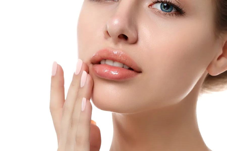 فیلر لب چیست؟ آشنایی با عوارض و مزایای آن